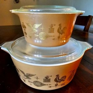 Pyrex Early American Heritage Casserole set w/ lids. 2.5 qt & 1.5 qt